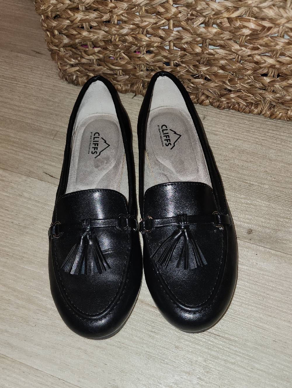 Cliffs by WHITE MOUNTAIN Black Tassel Loafers